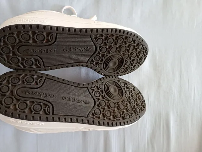 Tênis Adidas feminino primeira linha