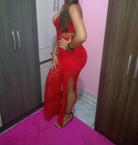 Macacão feminino rendado com zíper e bojo