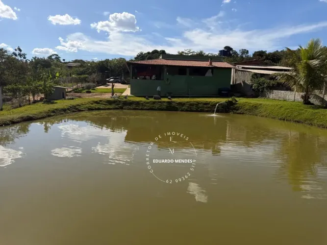 Linda Chácara com 3.000 m², Rica em água, 2.5 km de Gameleira de Goiás - GO