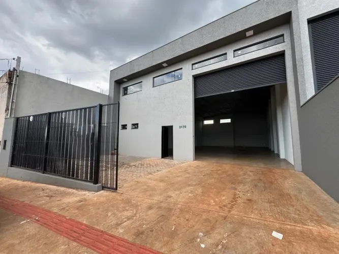 BARRACÃO NOVO PARA LOCAÇÃO | RODOLFO CREMM | 273M²