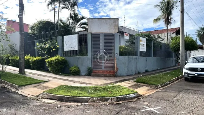 CASA EM LOCALIZAÇÃO NOBRE NO JARDIM DOS ESTADOS