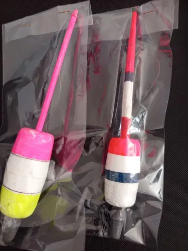 Conjunto de bóias para pescaria