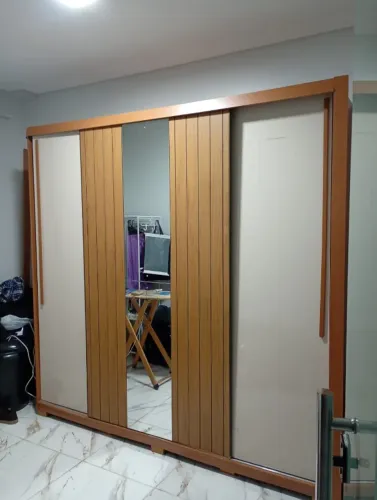 Guarda-Roupa Casal Grande MDP c/ Espelho e Portas de Correr