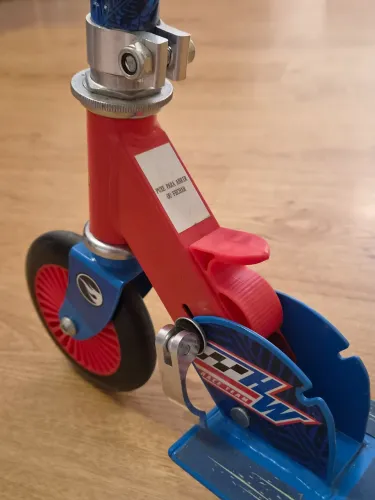 Patinete infantil Hot Wheels usado