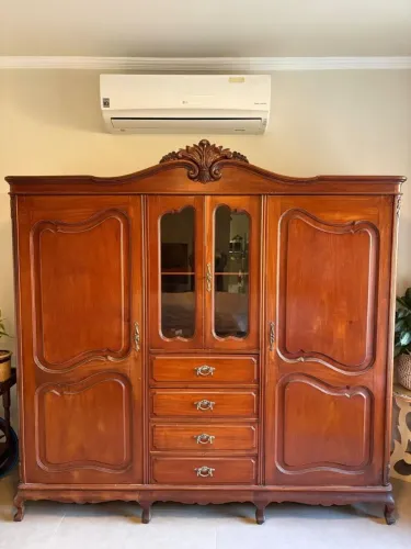 Guarda-Roupa de Madeira Antigo