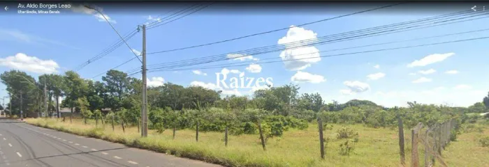 Lote Comercial com 1.370m² em Avenida Comercial no Lago Azul em Uberlândia