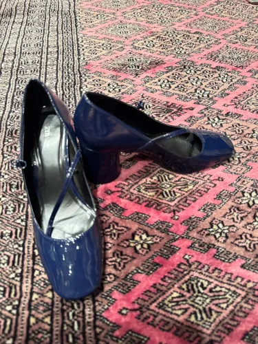 Sapato Zara de couro usado uma vez