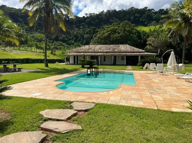 Imóvel para venda possui 230000 metros quadrados com 7 quartos em Centro - Santana do Dese