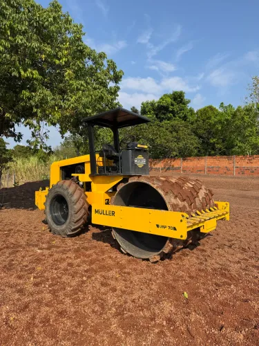 LOCAÇÃO DE ROLO COMPACTADOR