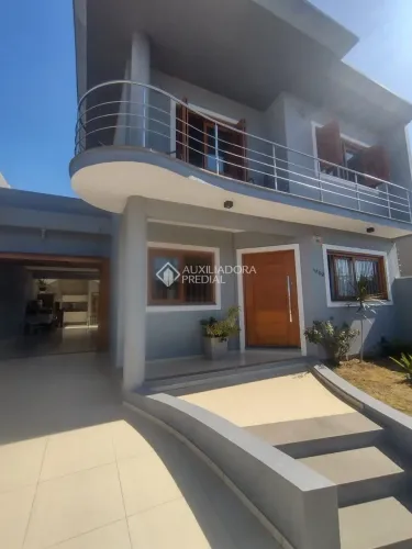 Excelente casa com piscina à venda no Igara