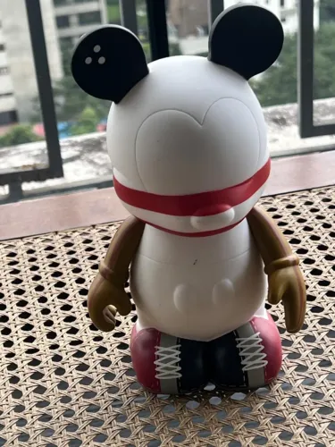 Boneco colecionável em vinil