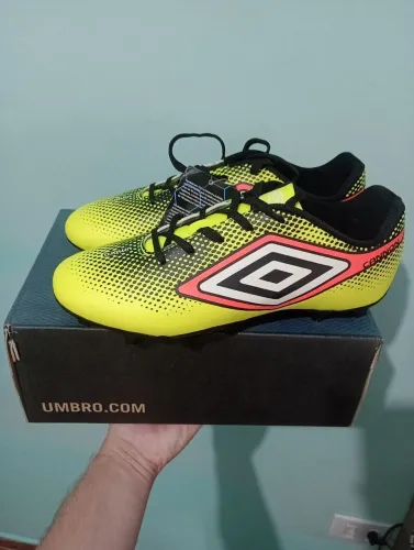 Chuteira de campo umbro original 41 nova