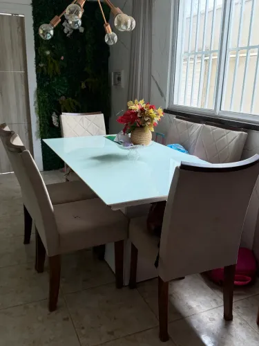 Mesa e cadeiras 