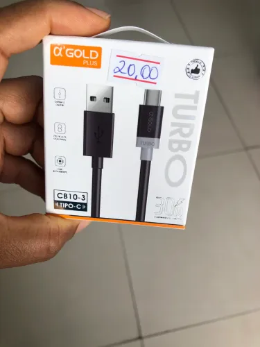 Cabo USB para iPhone e Android