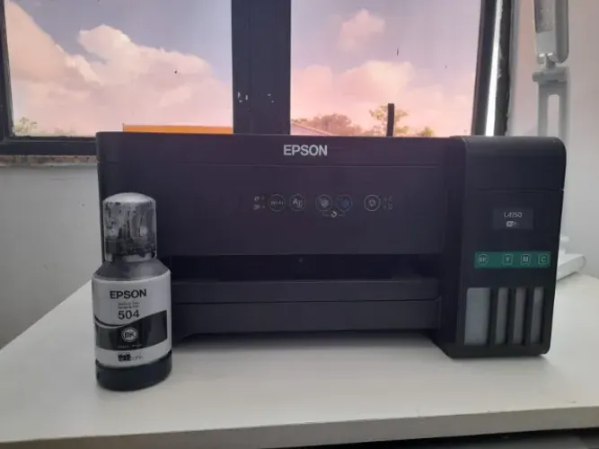 Impressora EPSON L4150 mais frasco de tinta preta.