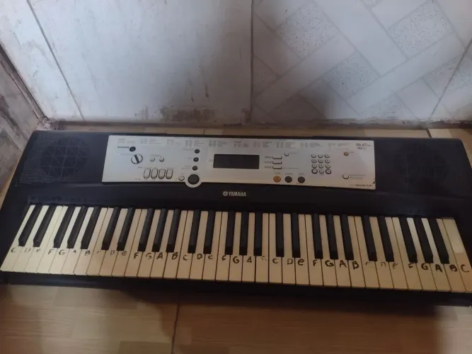Teclado yamaha psr e203