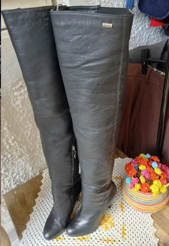 Vendo bota de cano alto seme nova 