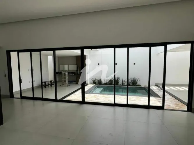 Casa com 3 dormitórios à venda, 178 m² por R$ 1.300.000,00 - Vida Nova - Uberlândia/MG
