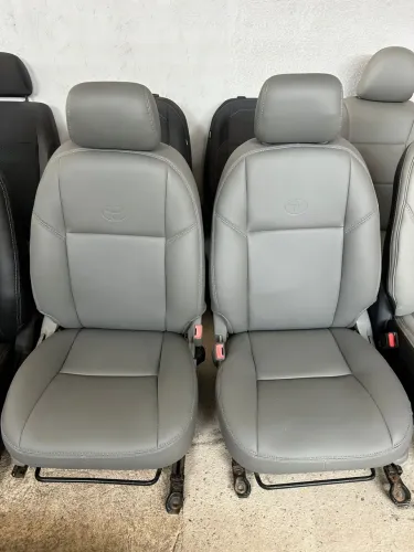 Bancos Toyota Hillux em couro