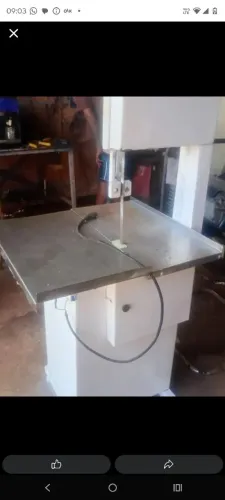 Máquina de açougue com bancada