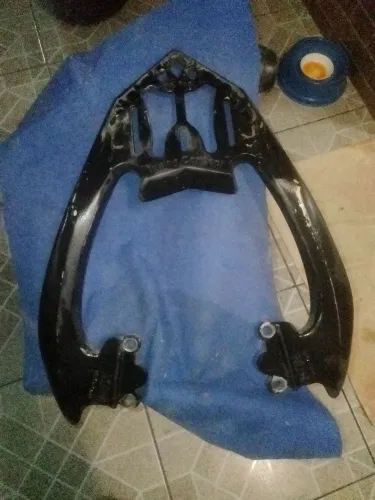 Suporte base baú moto CB 300