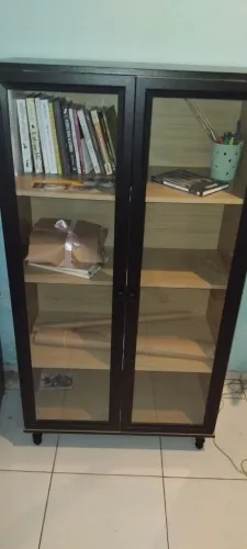 Estante em bom estado