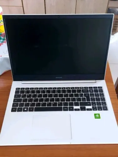 Notebook Samsung Book E30