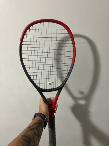 Raquete Yonex Vcore 100
