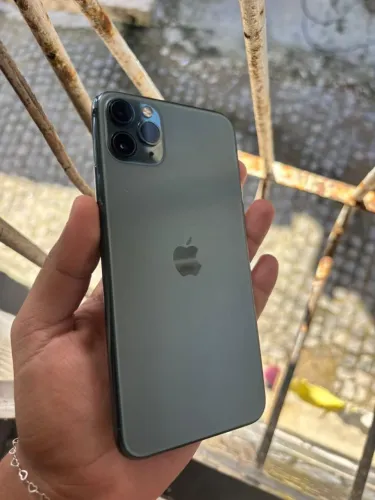 IPHONE 11 PRO MAX FUCIONANDO NORMAL SÓ A TELA TRINCADA 