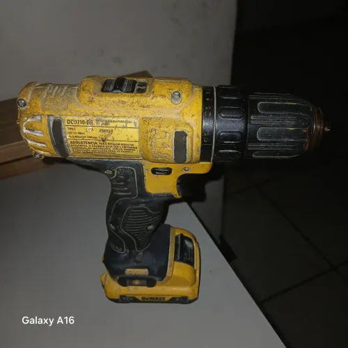 Furadeira de bateria dewalt
