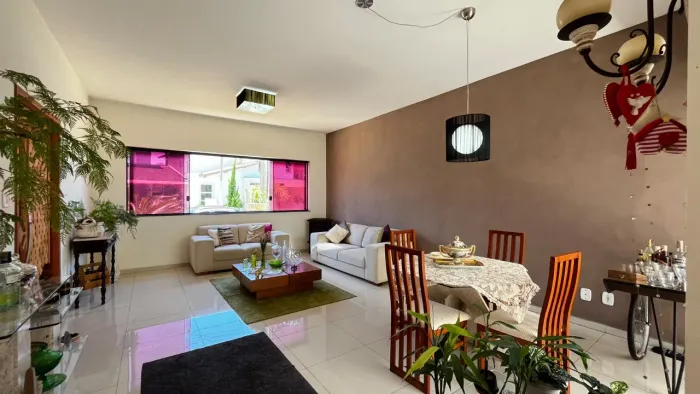 Casa com 3 quartos à venda, 200 m² por R$ 1.010.700 - Parque São Luís - Taubaté - Residenc