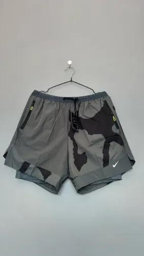 Short Nike Running Division
