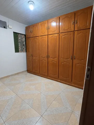 Guarda-Roupa / Armário Grande de Madeira - R$ 1.500