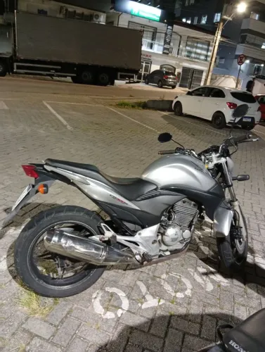 CB300R 2010 PRATA
