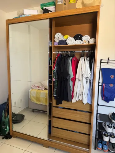 Vende-se guarda-roupas, 3 unidades 