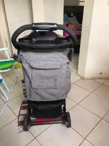 Vendo 2 carrinhos bebê 