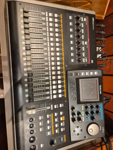 Mesa gravação Tascam dp24 interface audio