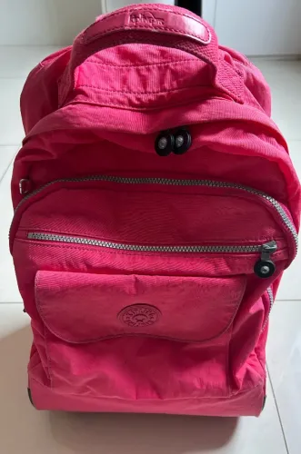Mochila Kipling de Rodinha