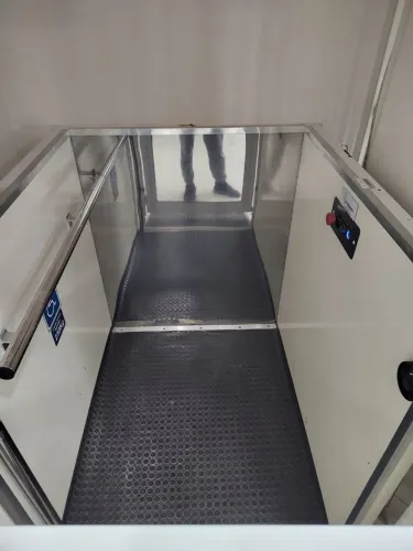 Elevador/Plataforma acessibilidade ou carga usada, está desmontada em São Caetano do Sul