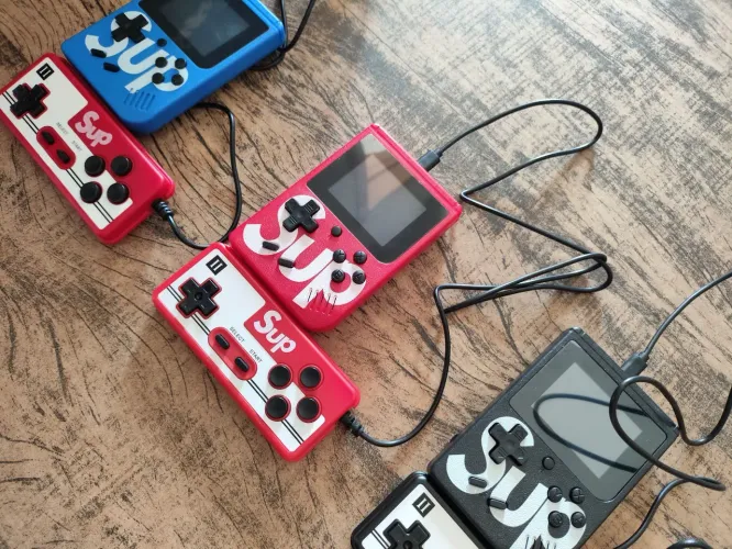 Vídeo Game Portátil com 400 Jogos na memória e controle adicional