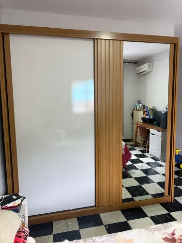 Guarda roupa casal com espelho