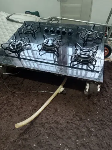 Fogão Cook top parede com banca granito e suporte para apoio completo