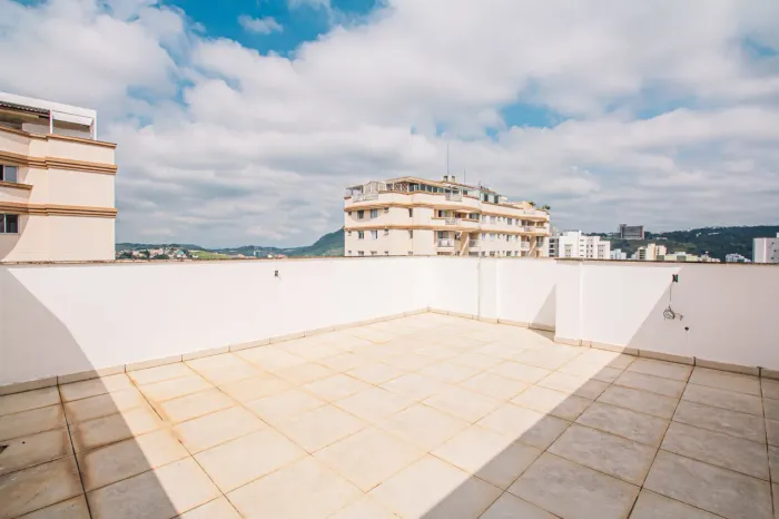 Cobertura duplex com terraço e 3 suítes no coração do bairro para venda