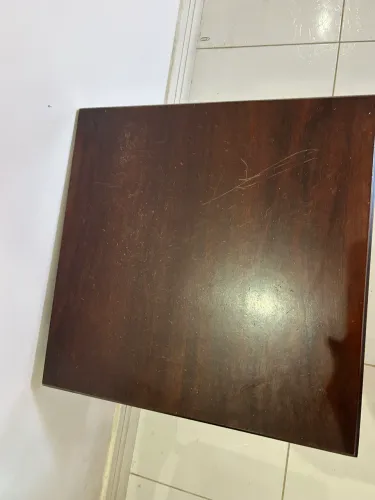 Mesa em Imbuia quadrada 