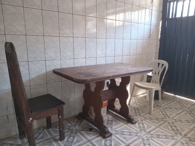 Mesa de Angelim R$ 100,00