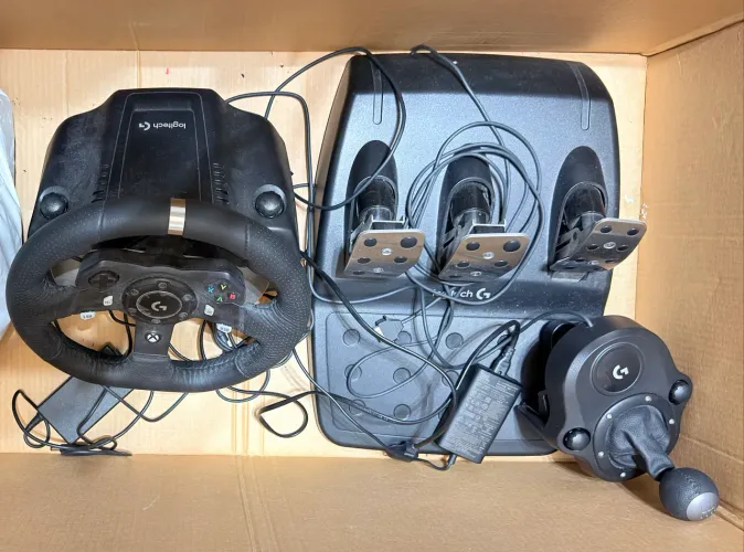 Kit logitech volante e periféricos