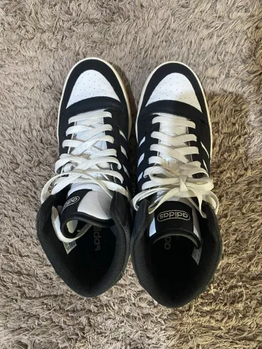 Tênis Adidas botinha original, número 39.