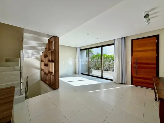 Casa em condomínio fechado na Lagoa da Conceição, em Florianópolis, no charmoso Condomínio