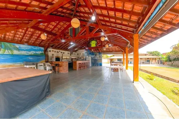 Chácara a venda no Jardim Aeroporto em Araras, 3 quartos sendo 1 suíte, 5 banheiros, salão