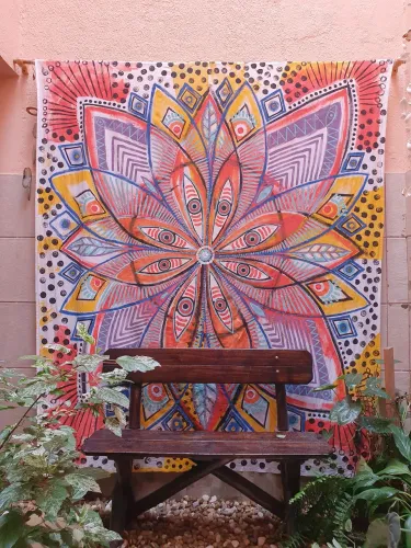 Mandala pintada a mão em tecido